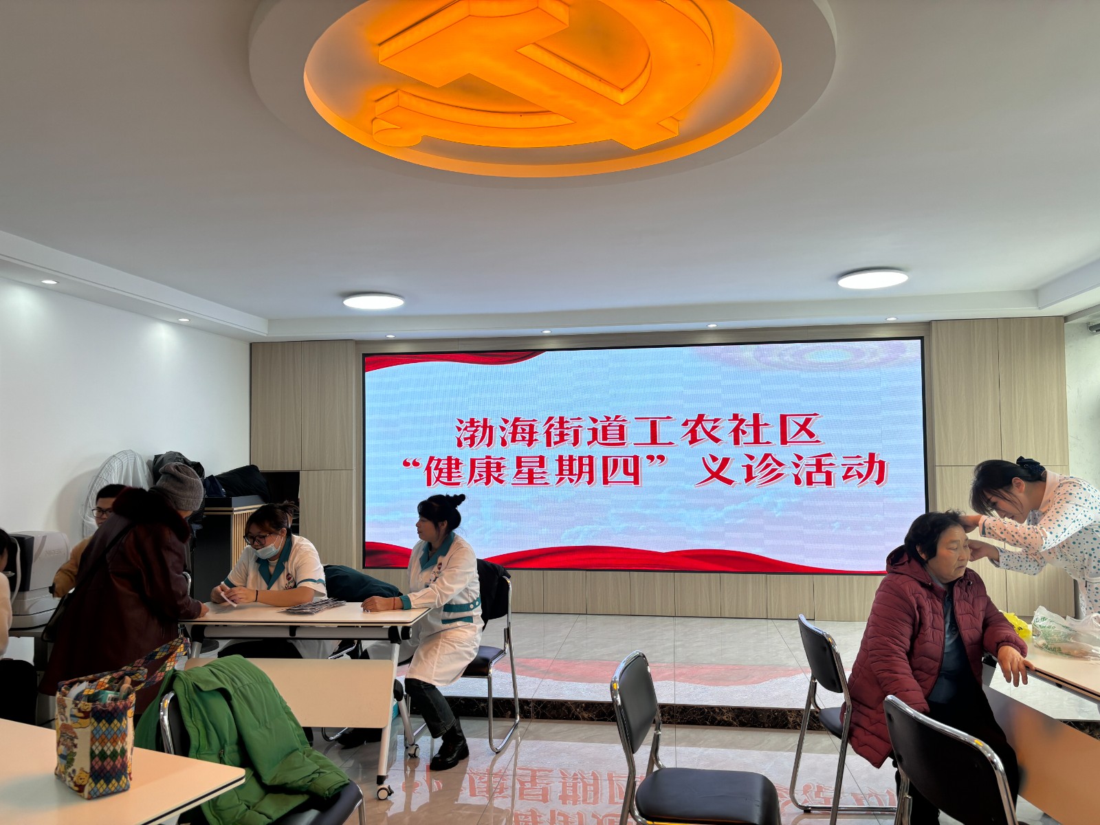 渤海街道工農(nóng)社區(qū)開(kāi)展“健康星期四”義診...